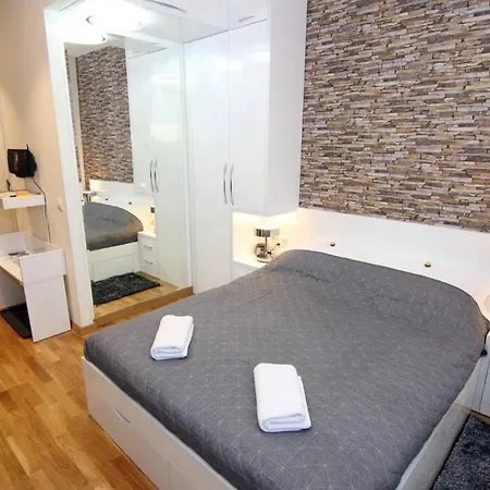 Promenada Waterfront Apartment *
