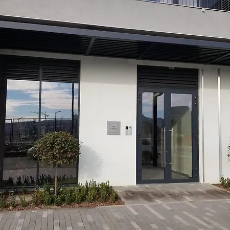 Promenada Waterfront Apartment