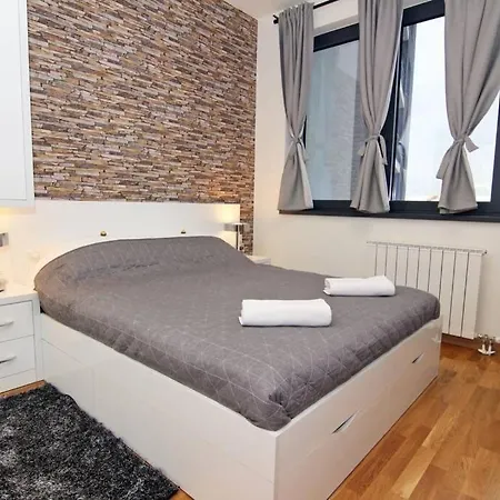 Promenada Waterfront Apartment *